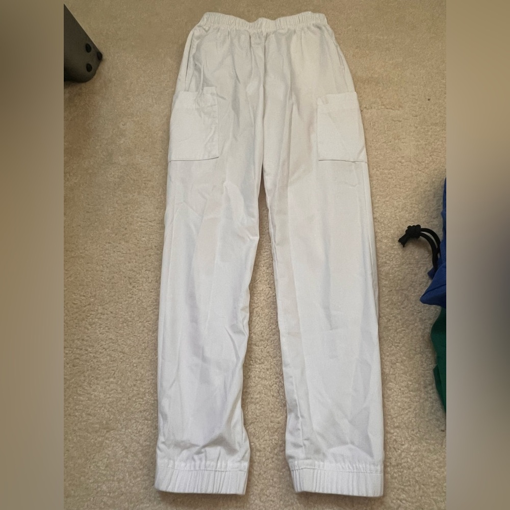 Butter soft originals white scrub pants 
BSN1875
